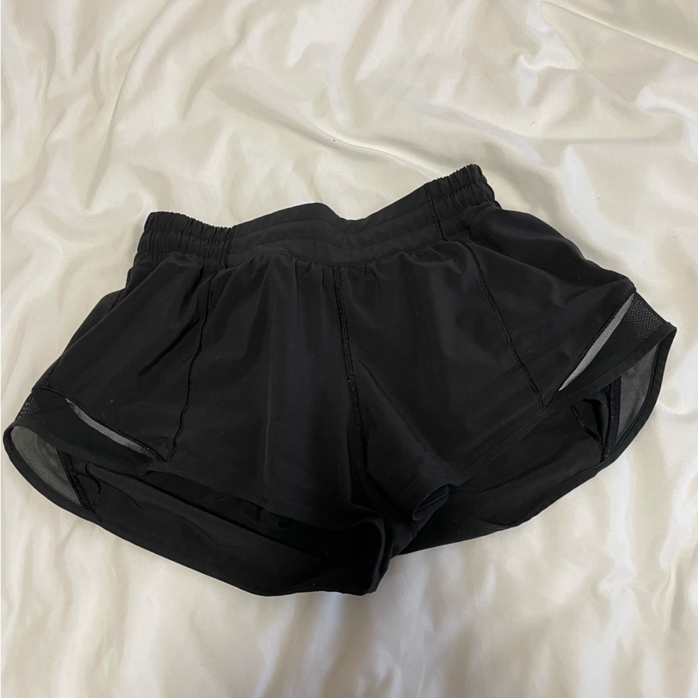 Black Lululemon Hotty Hot low rise lined shorts 2.5 inch inseam size 6
